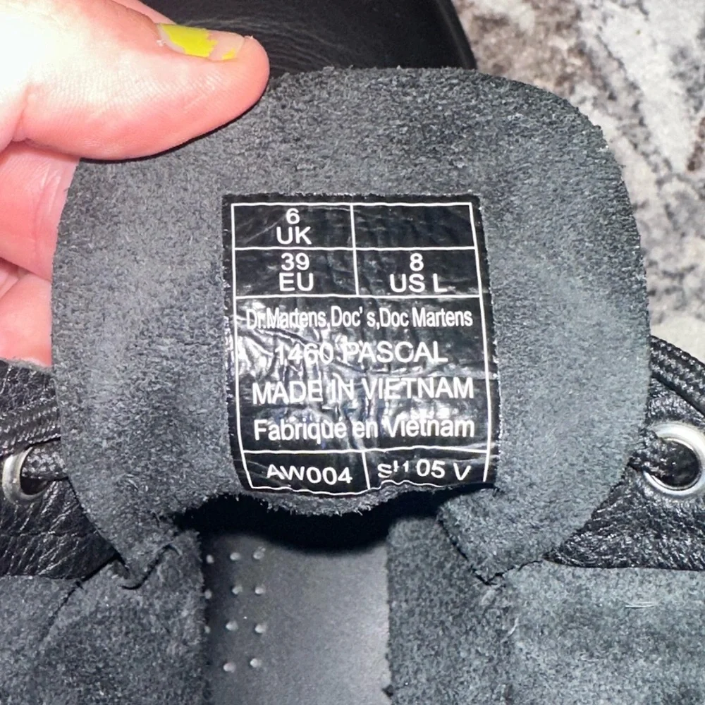 Dr. Martens 1460 Pascal Boots - Picture 4 of 9